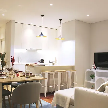 Artistic Neighborhood Luxury Apartment *