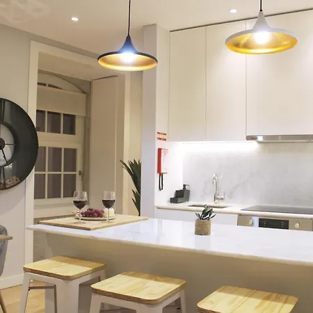 Artistic Neighborhood Luxury Apartment *